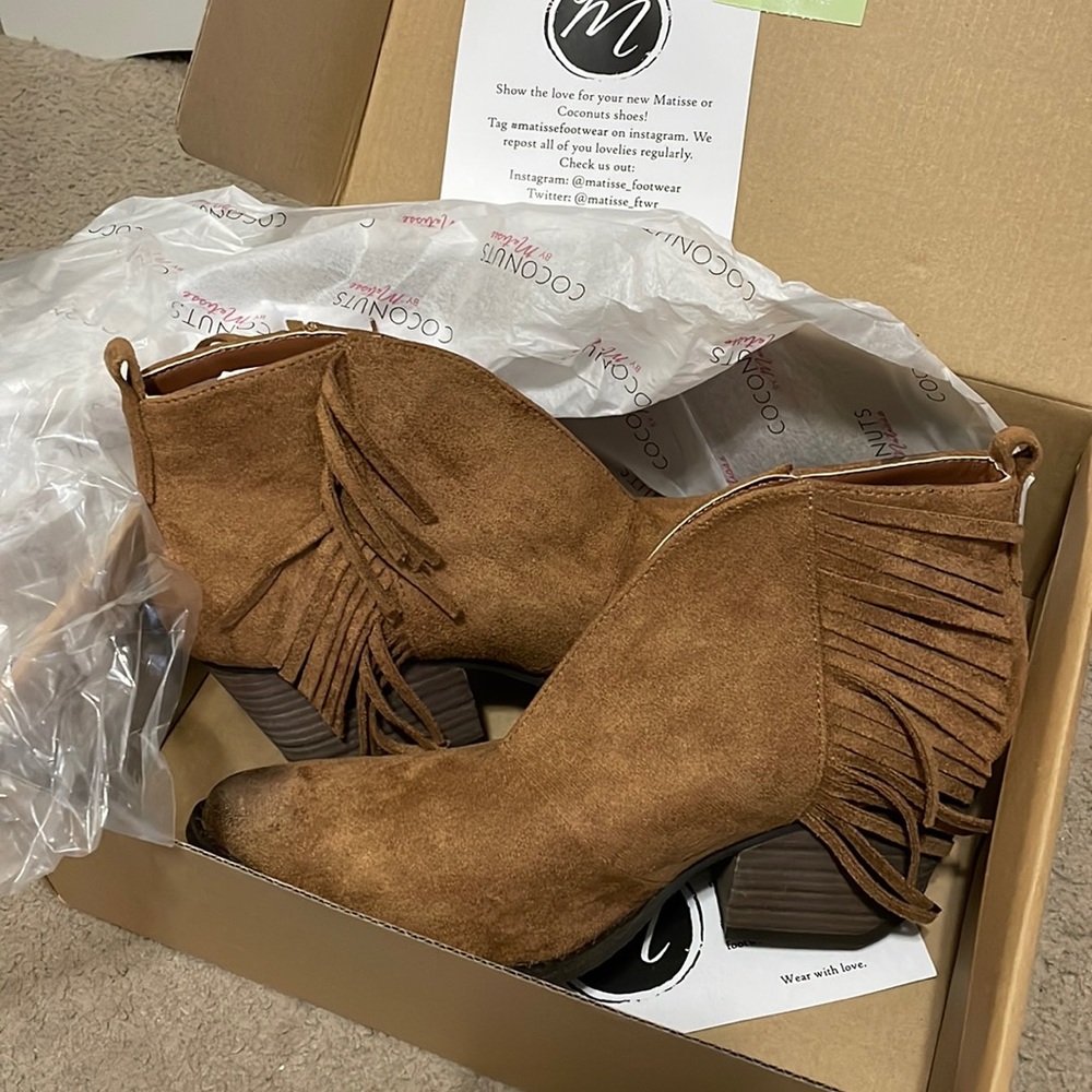 NIB Coconuts by Matisse Miranda Saddle Fringe Booties Size 7.5